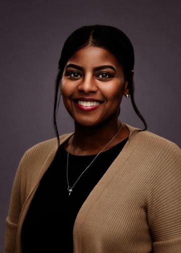 Professional headshot photography by Milwaukee Headshots™ in Milwaukee WI 53214 USA.
#MilwaukeeHeadshots
